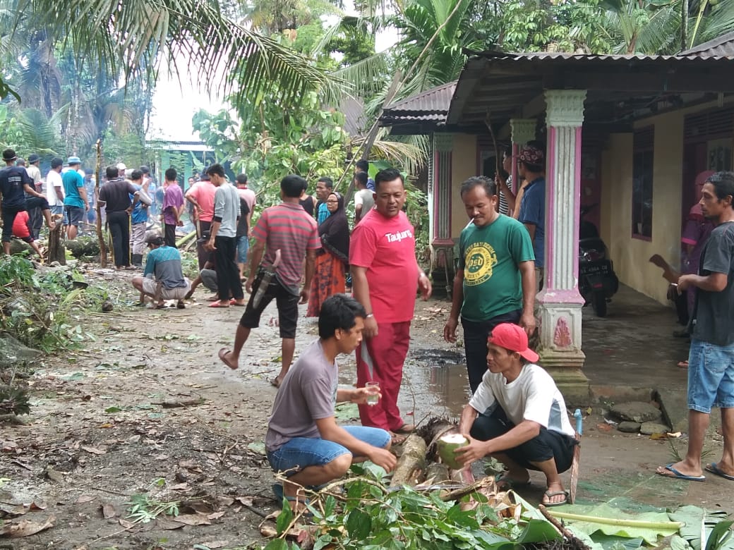 Gotong Royong Masyarakat Jorong Kampung Talawi
